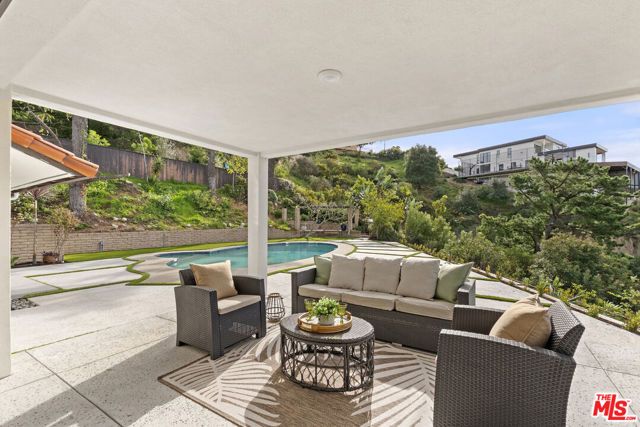 10825 Savona Road, Los Angeles, CA 90077