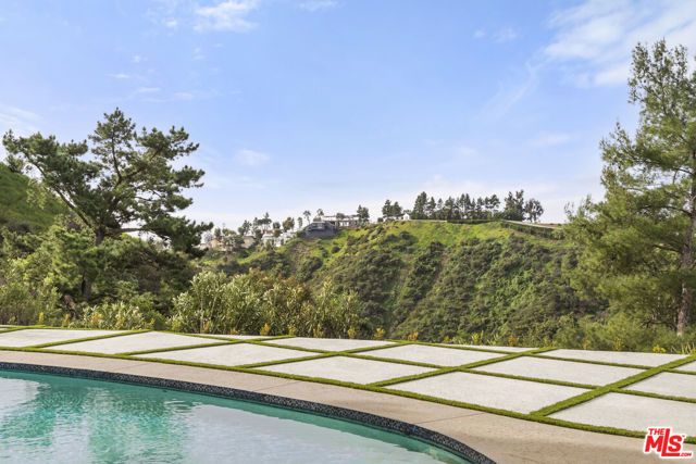 10825 Savona Road, Los Angeles, CA 90077