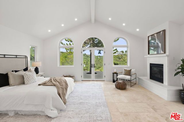 10825 Savona Road, Los Angeles, CA 90077