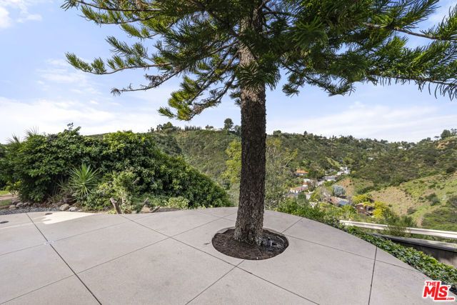 10825 Savona Road, Los Angeles, CA 90077