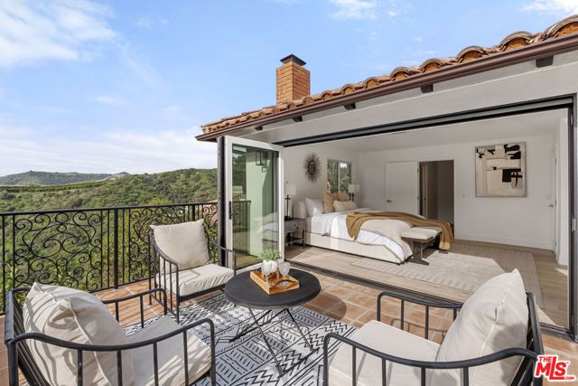 10825 Savona Road, Los Angeles, CA 90077