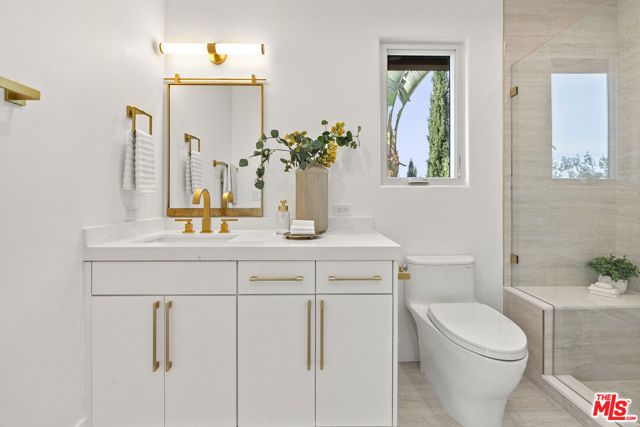 10825 Savona Road, Los Angeles, CA 90077