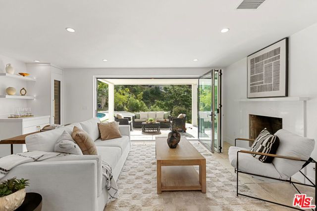 10825 Savona Road, Los Angeles, CA 90077