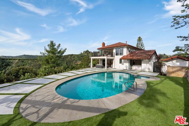 10825 Savona Road, Los Angeles, CA 90077