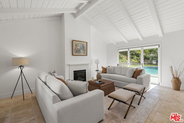 10825 Savona Road, Los Angeles, CA 90077