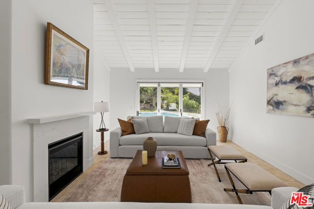 10825 Savona Road, Los Angeles, CA 90077