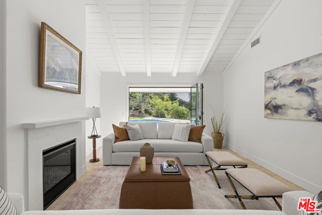 10825 Savona Road, Los Angeles, CA 90077