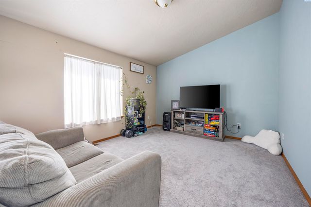 8608 Heathrow Ct, Pasco, WA 99301