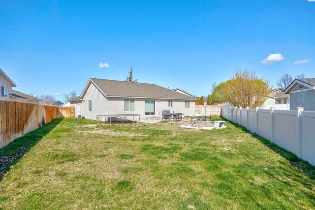 8608 Heathrow Ct, Pasco, WA 99301