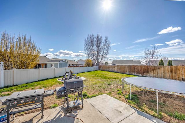 8608 Heathrow Ct, Pasco, WA 99301