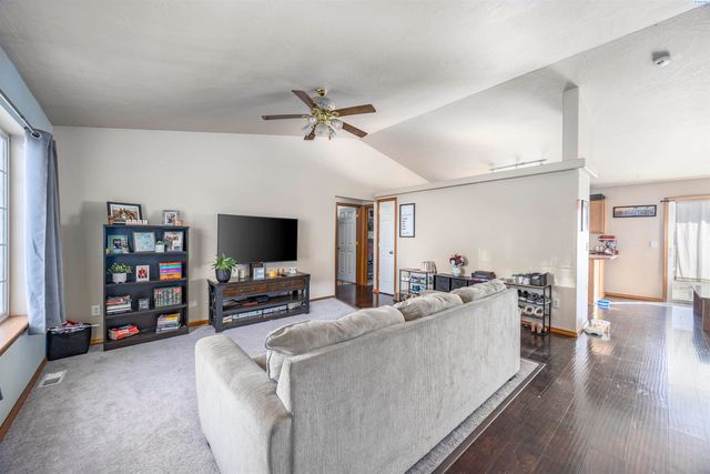 8608 Heathrow Ct, Pasco, WA 99301