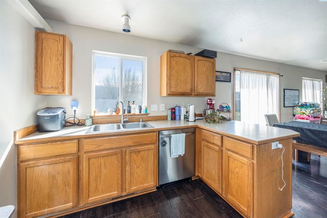 8608 Heathrow Ct, Pasco, WA 99301