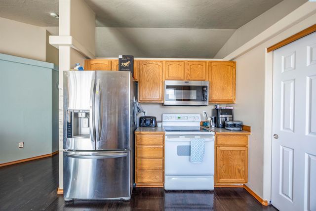 8608 Heathrow Ct, Pasco, WA 99301