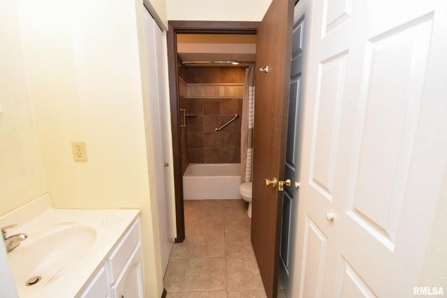 5818 N OLD HICKORY Lane, Peoria, IL 61615