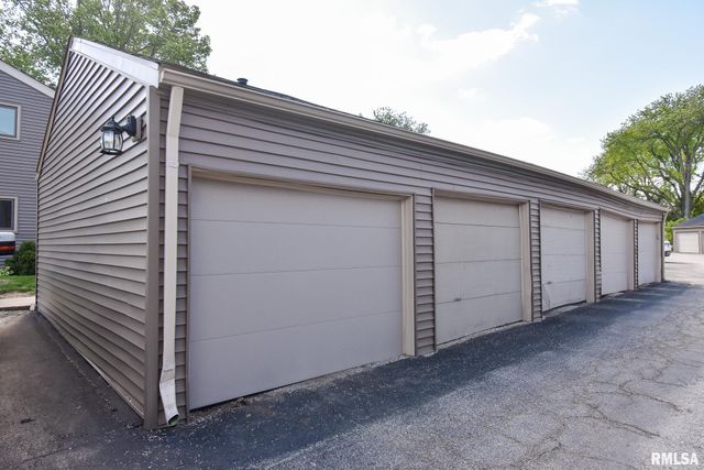 5818 N OLD HICKORY Lane, Peoria, IL 61615