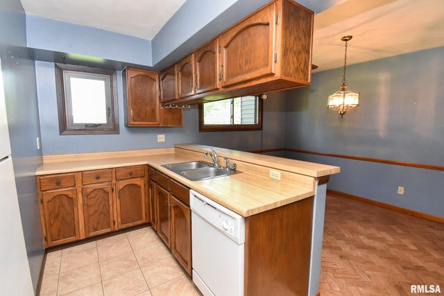 5818 N OLD HICKORY Lane, Peoria, IL 61615