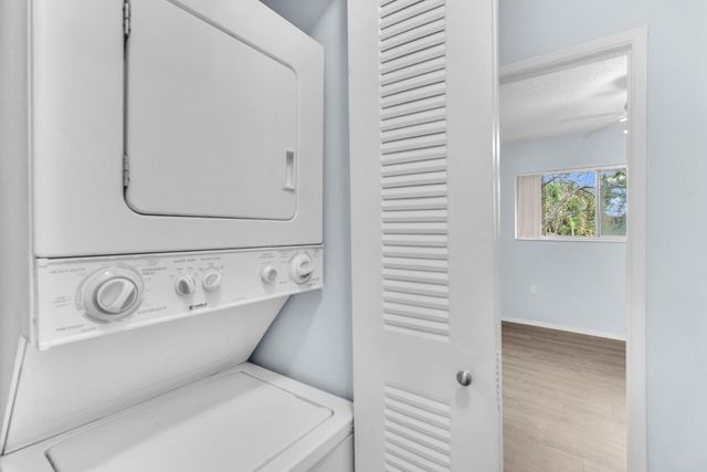 6881 NW 173rd Drive J-204, Hialeah, FL 33015