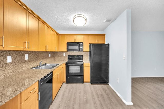 6881 NW 173rd Drive J-204, Hialeah, FL 33015