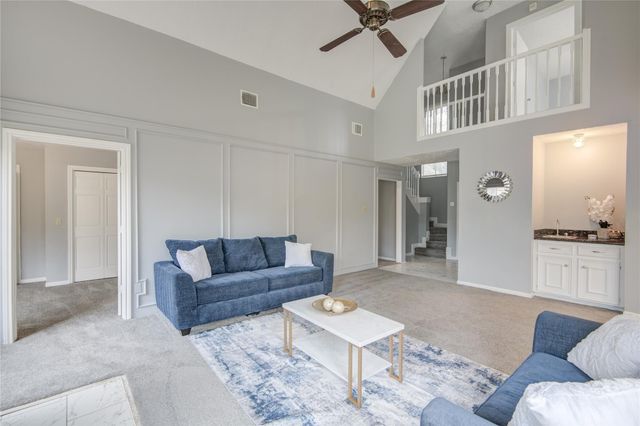 10603 Mills Circle, Houston, TX 77070