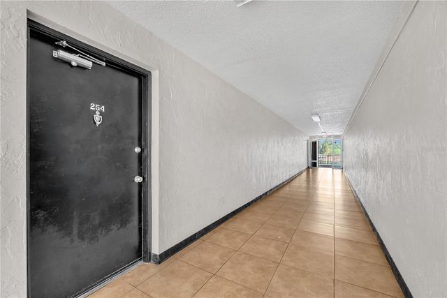 801 RUSSELL LANE 254, Brandon, FL 33510
