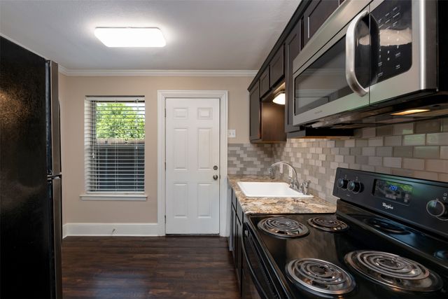 10252 REGAL OAKS Drive B, Dallas, TX 75230