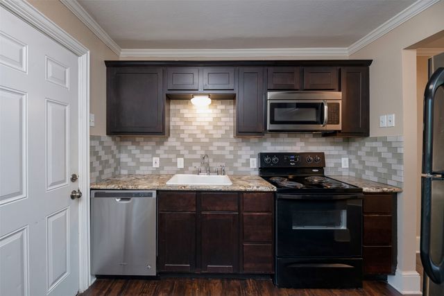 10252 REGAL OAKS Drive B, Dallas, TX 75230