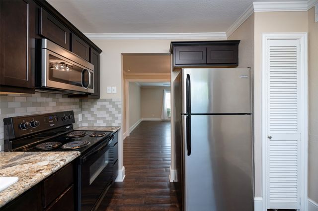 10252 REGAL OAKS Drive B, Dallas, TX 75230