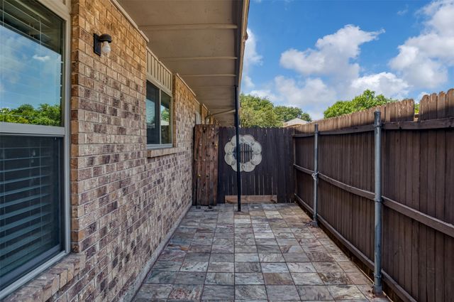 10252 REGAL OAKS Drive B, Dallas, TX 75230