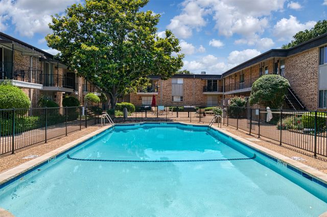 10252 REGAL OAKS Drive B, Dallas, TX 75230