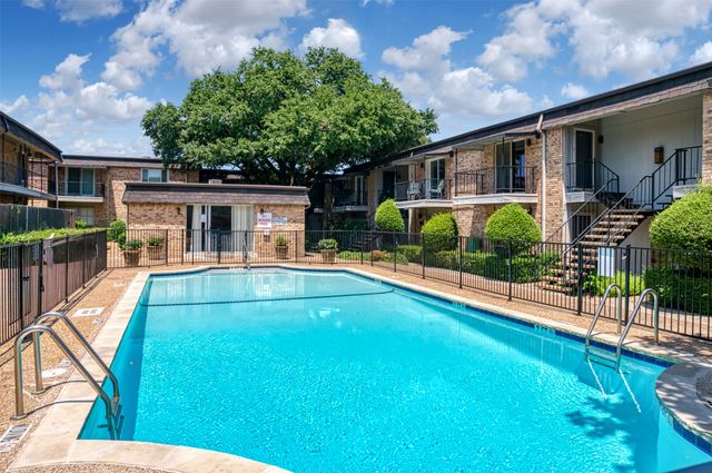 10252 REGAL OAKS Drive B, Dallas, TX 75230