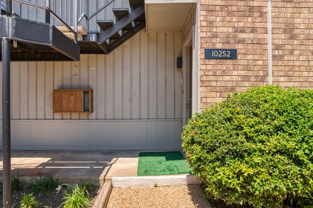 10252 REGAL OAKS Drive B, Dallas, TX 75230