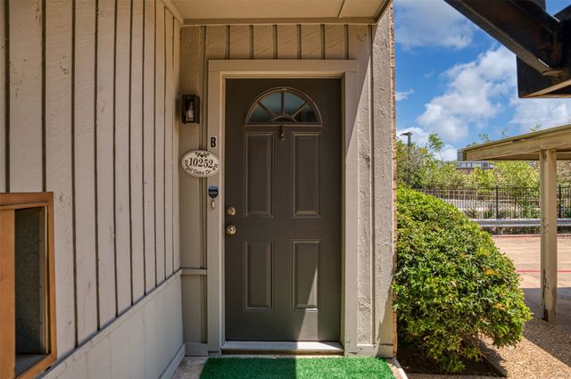 10252 REGAL OAKS Drive B, Dallas, TX 75230