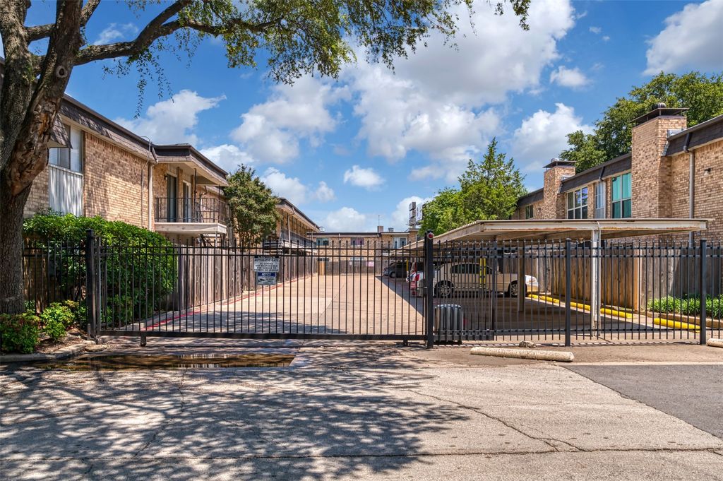 10252 REGAL OAKS Drive B, Dallas, TX 75230