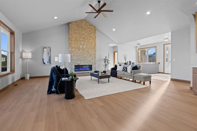 266 E SWEETWATER WAY, Appleton, WI 54913