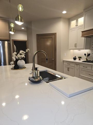 266 E SWEETWATER WAY, Appleton, WI 54913