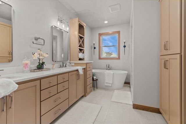 266 E SWEETWATER WAY, Appleton, WI 54913