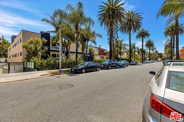 210 S Hamilton Drive 04, Beverly Hills, CA 90211