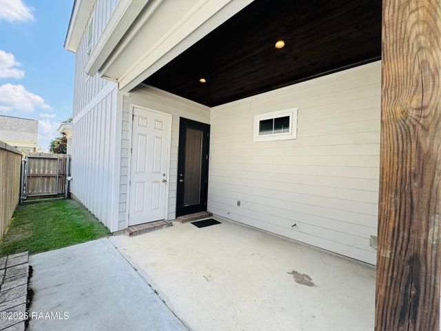 113 Oak Village Drive, Scott, LA 70583