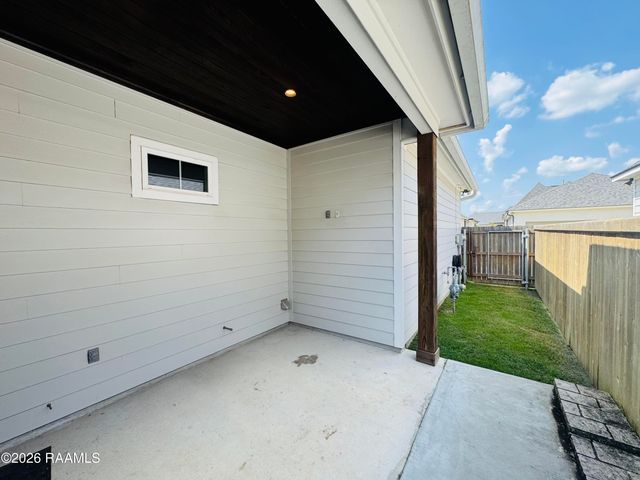 113 Oak Village Drive, Scott, LA 70583