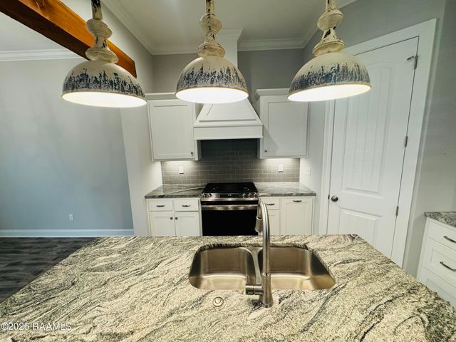113 Oak Village Drive, Scott, LA 70583
