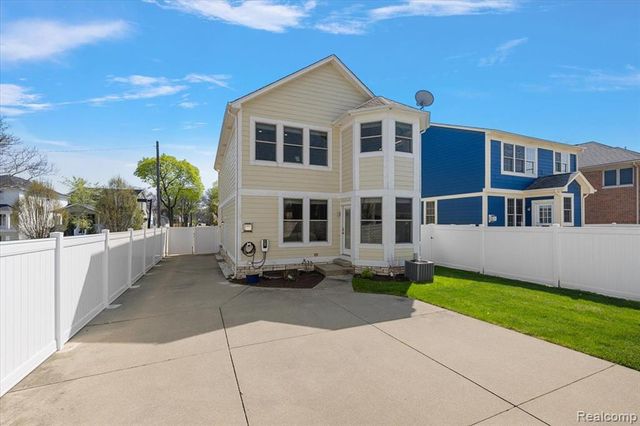 1109 Bennaville Avenue, Birmingham, MI 48009