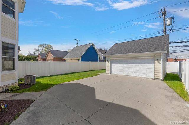 1109 Bennaville Avenue, Birmingham, MI 48009