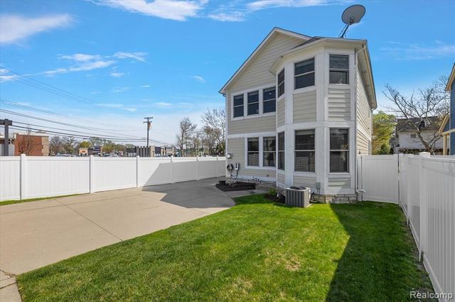1109 Bennaville Avenue, Birmingham, MI 48009