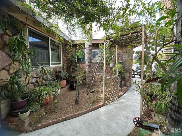 3805 Sechrest Avenue, Bakersfield, CA 93309