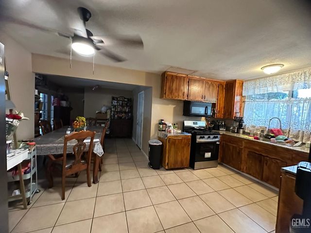 3805 Sechrest Avenue, Bakersfield, CA 93309