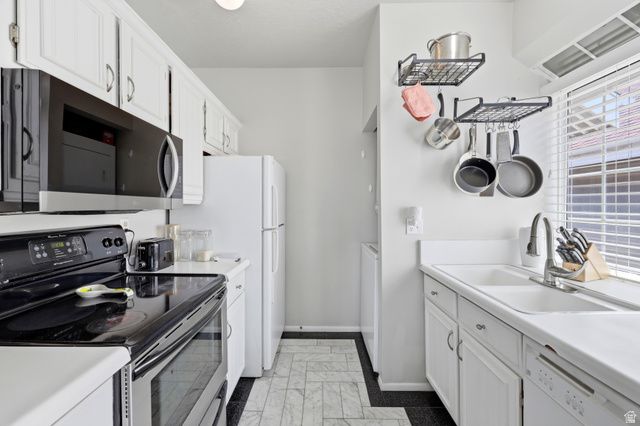 5426 S LIGHTHOUSE RD, Taylorsville, UT 84123