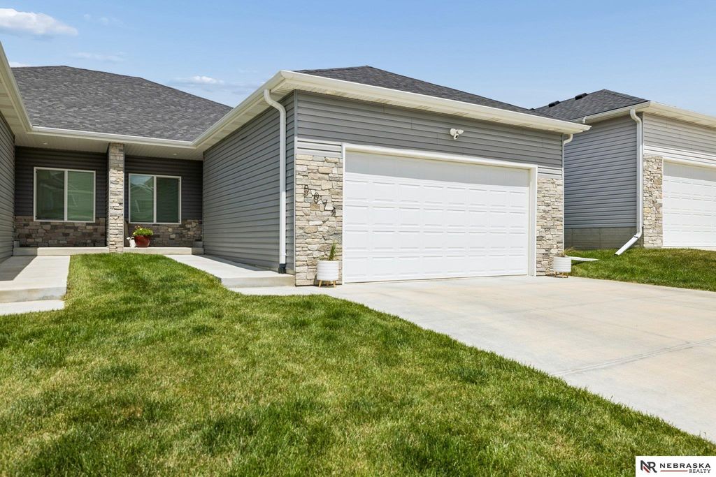 5074 W Stampede Lane, Lincoln, NE 68528