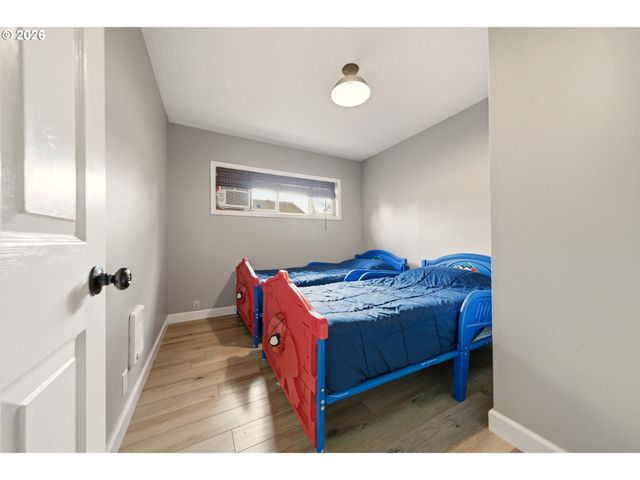 14907 Se CEDAR Ave, Milwaukie, OR 97267