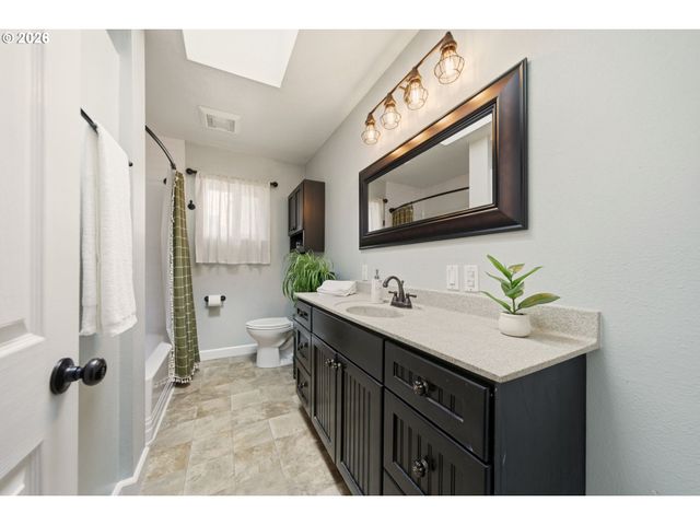 14907 Se CEDAR Ave, Milwaukie, OR 97267