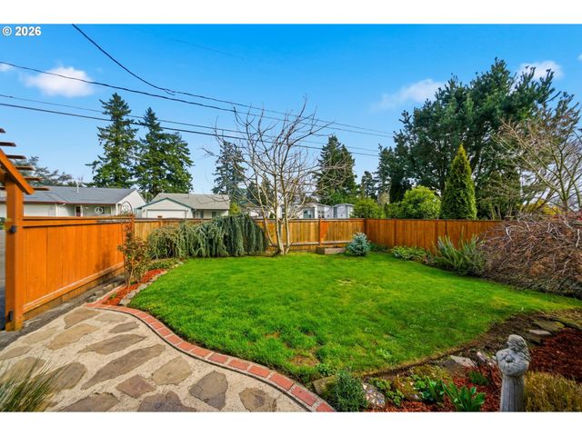 14907 Se CEDAR Ave, Milwaukie, OR 97267